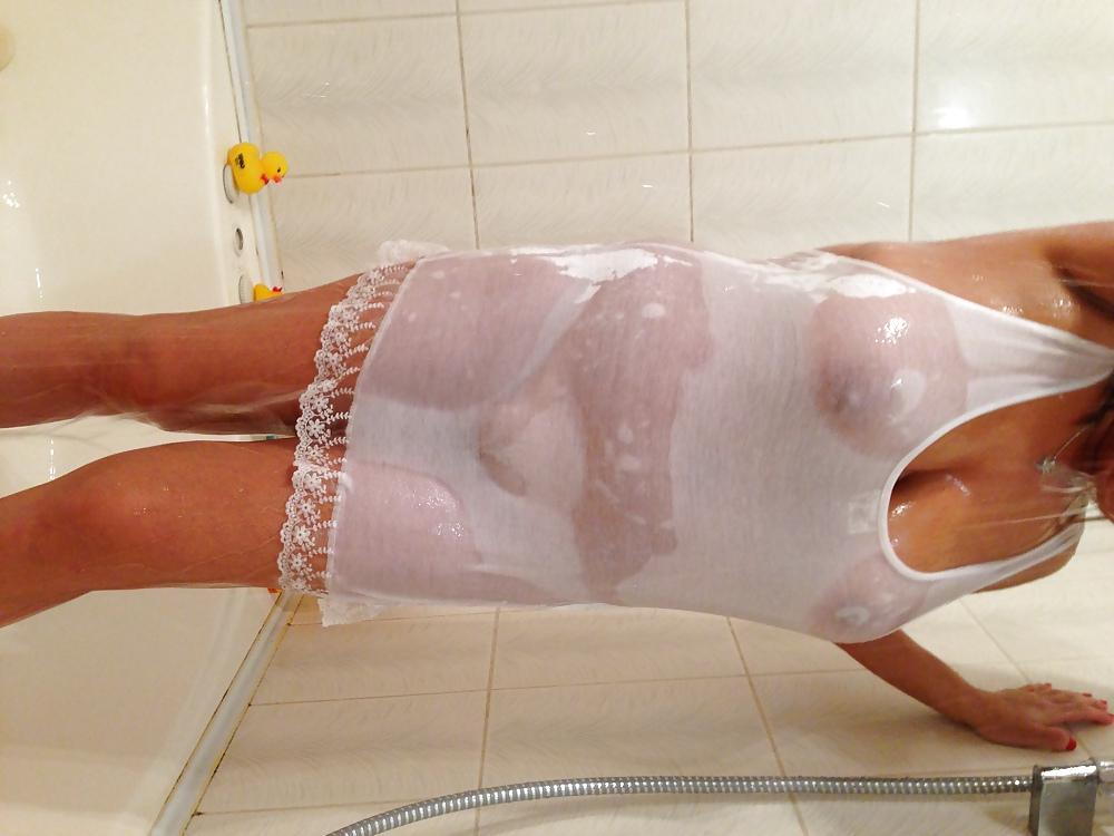 25P Wet tshirt