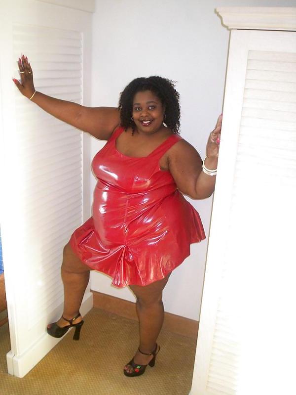 7P Pretty chubby girl in latex
