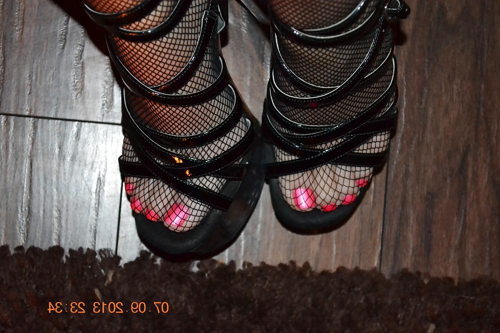 25P Sexy lady18 ,fishnet stockings+stripper heels!!