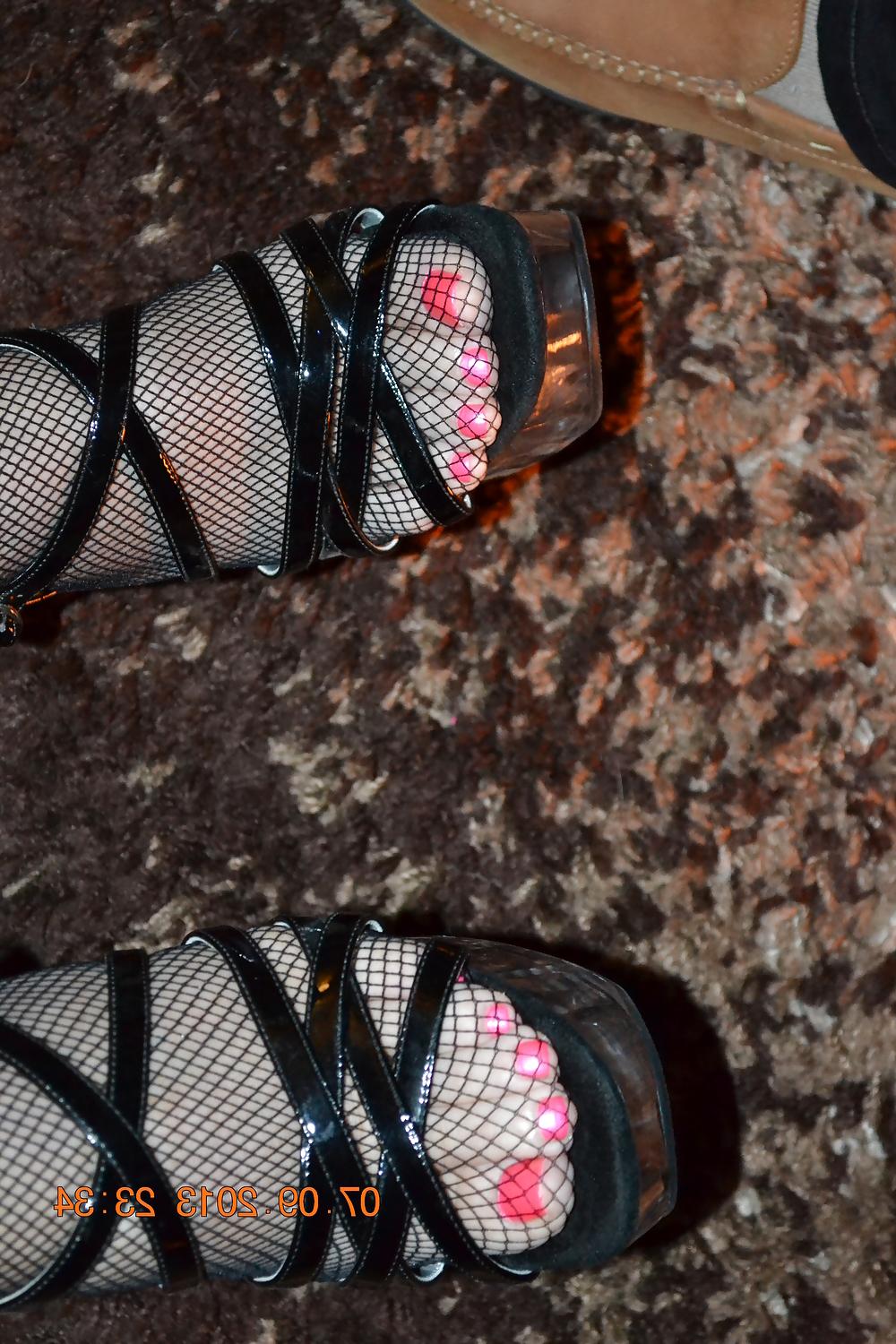 25P Sexy lady18 ,fishnet stockings+stripper heels!!