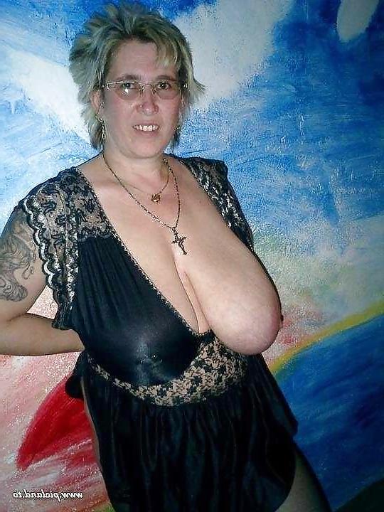 20P Pull down your shirt 16.