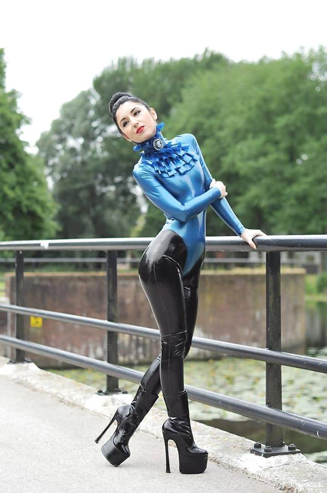 15P Latex queen
