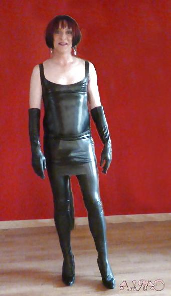 8P Latex sissy slut