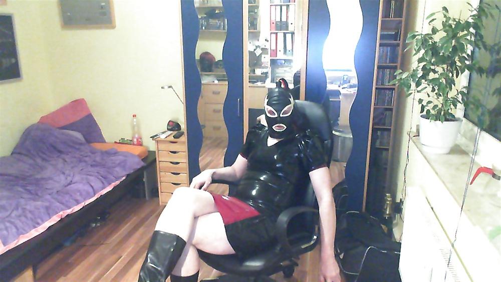 12P Latexkleid mit Maske
