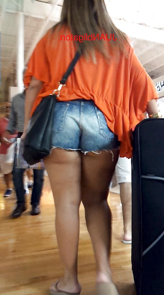 7P NICE ass Latina MILF in short shorts! Smooth Thighs VOYEUR