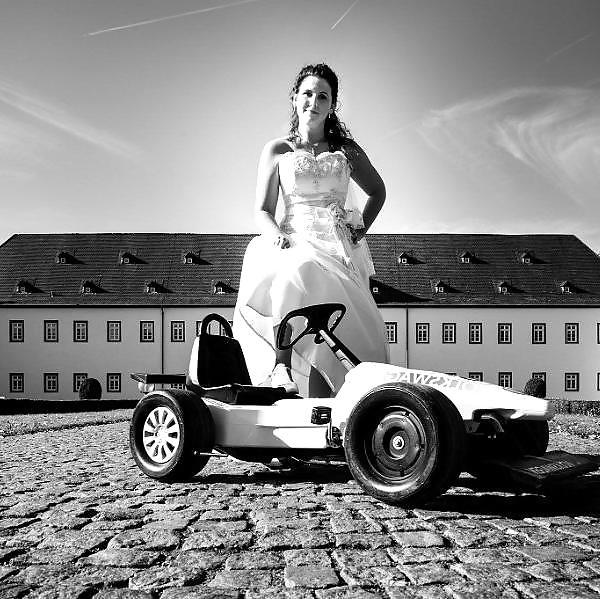 25P Women in Wedding Dresses - Frauen in Brautkleidern