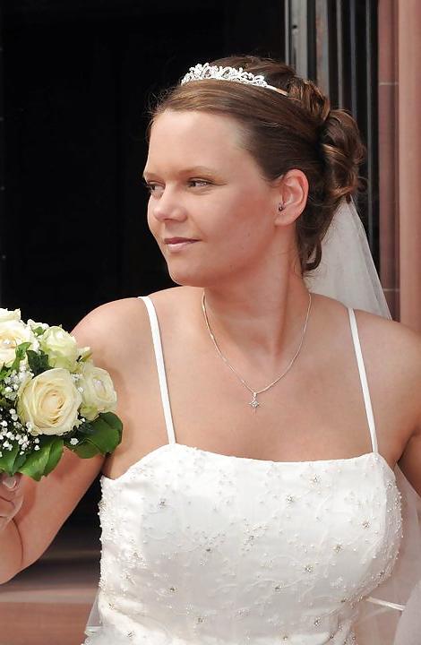 25P Women in Wedding Dresses - Frauen in Brautkleidern