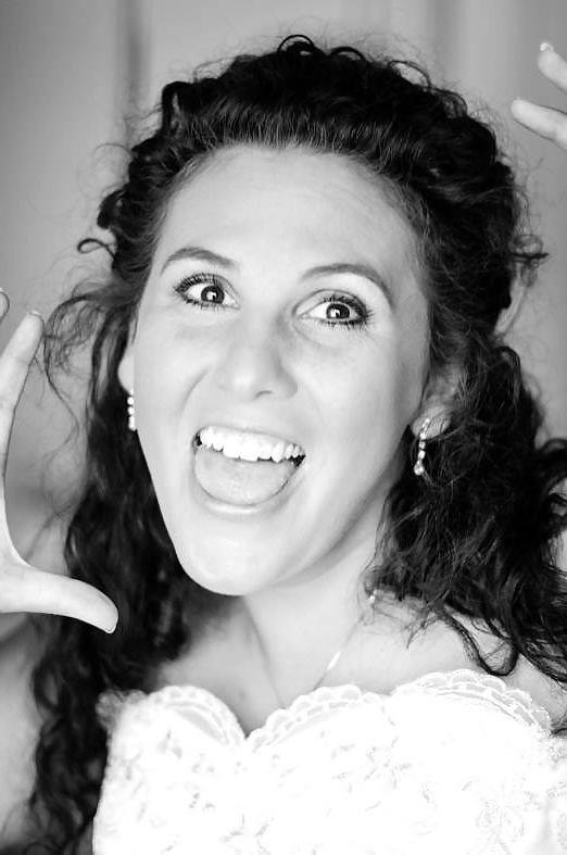 25P Women in Wedding Dresses - Frauen in Brautkleidern
