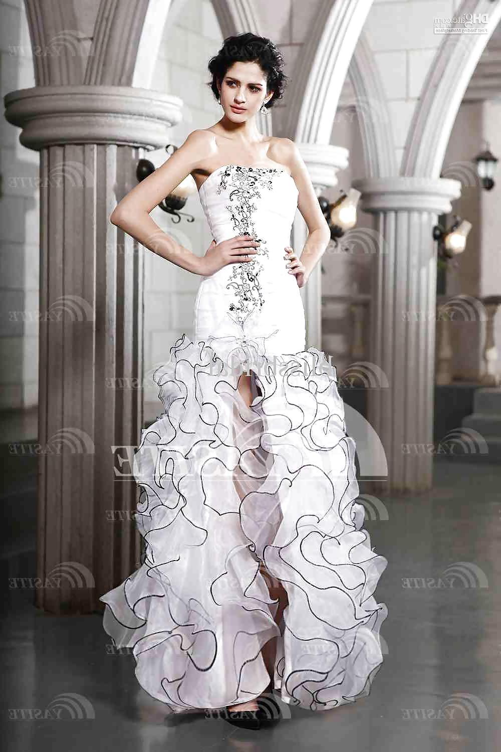 25P Women in Wedding Dresses - Frauen in Brautkleidern