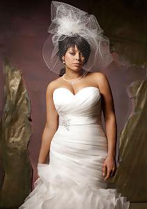 25P Women in Wedding Dresses - Frauen in Brautkleidern