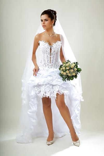 25P Women in Wedding Dresses - Frauen in Brautkleidern
