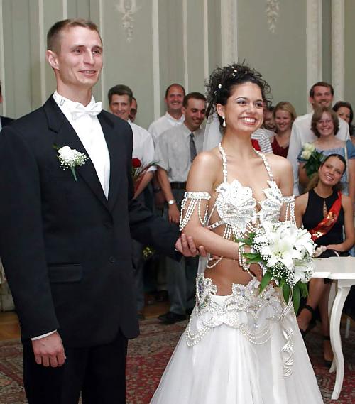 25P Women in Wedding Dresses - Frauen in Brautkleidern