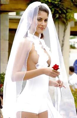 25P Women in Wedding Dresses - Frauen in Brautkleidern