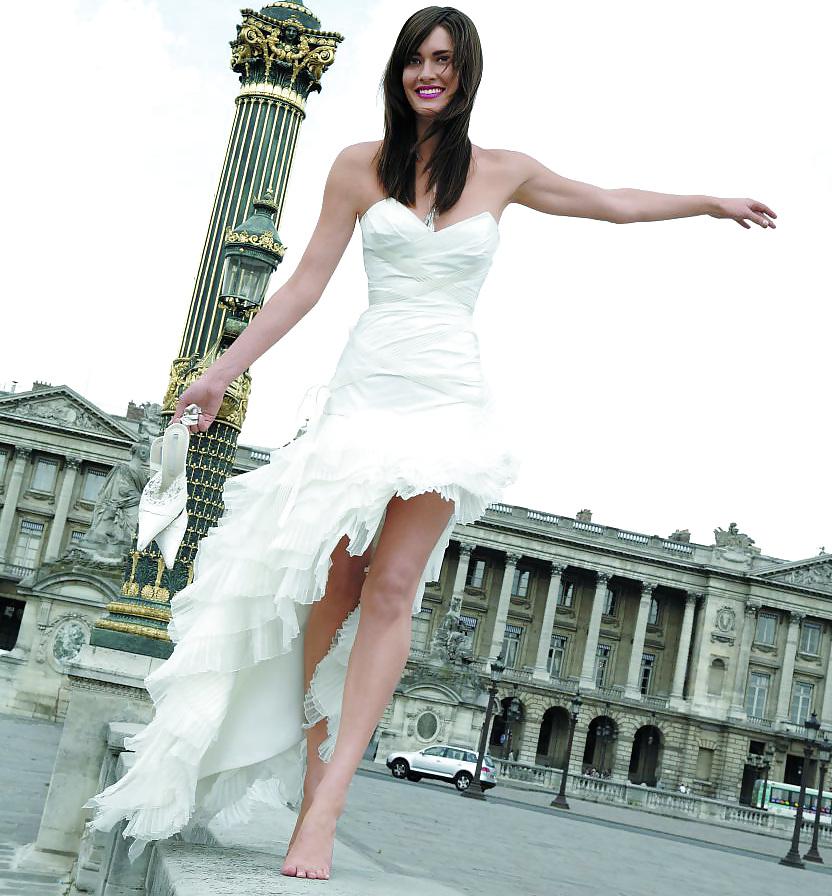 25P Women in Wedding Dresses - Frauen in Brautkleidern