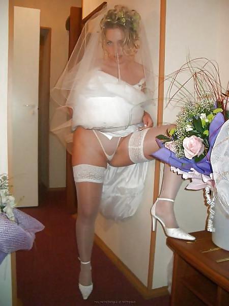 25P Women in Wedding Dresses - Frauen in Brautkleidern