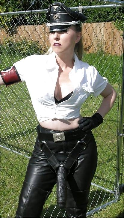 25P Femdom Strapon (15)