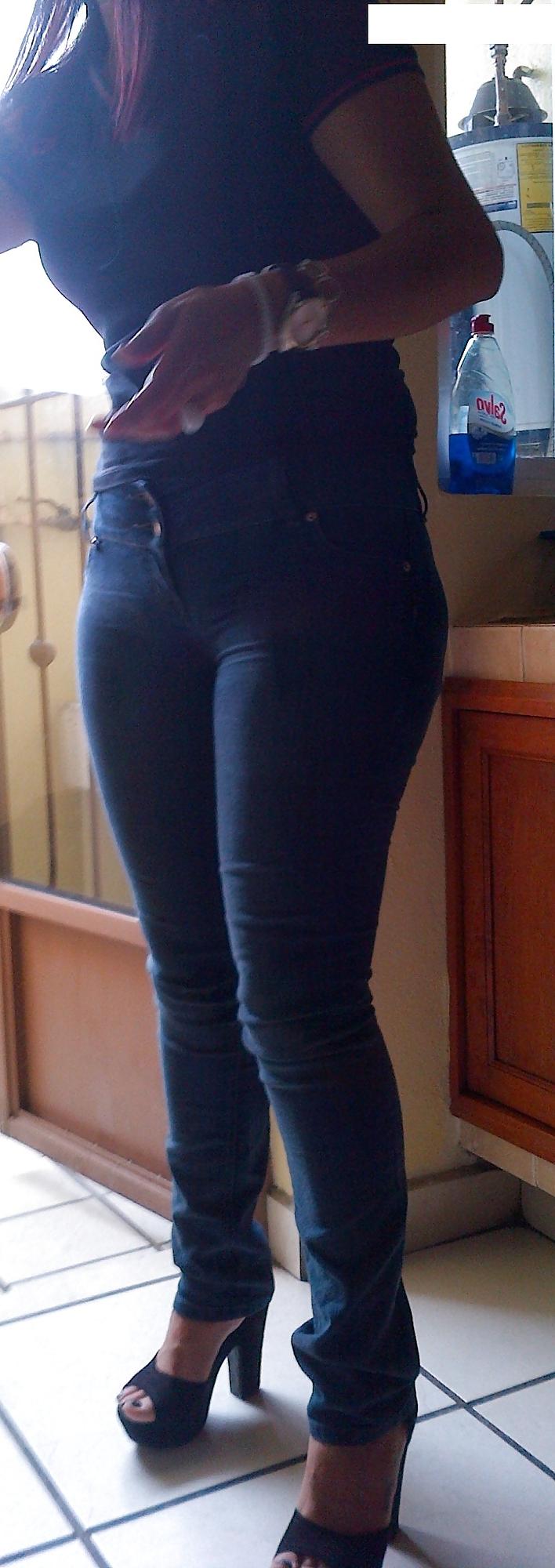 21P Latina showing off