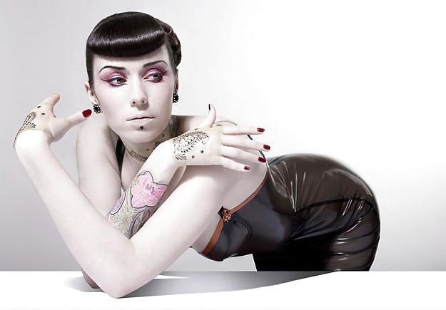 25P Hot And Sexy Latex Ladys