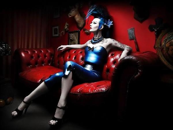 25P Hot And Sexy Latex Ladys