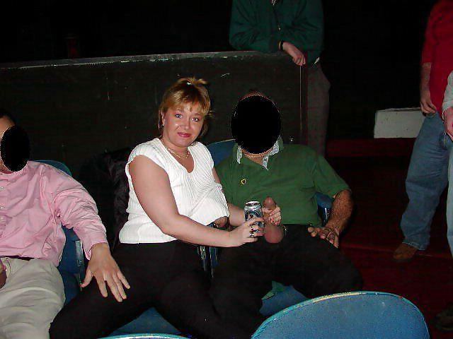13P SlutWife im Erwachsenentheater