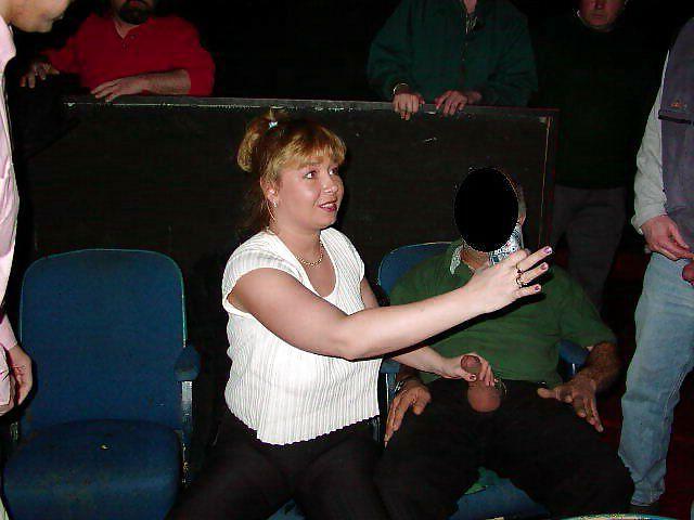 13P SlutWife im Erwachsenentheater