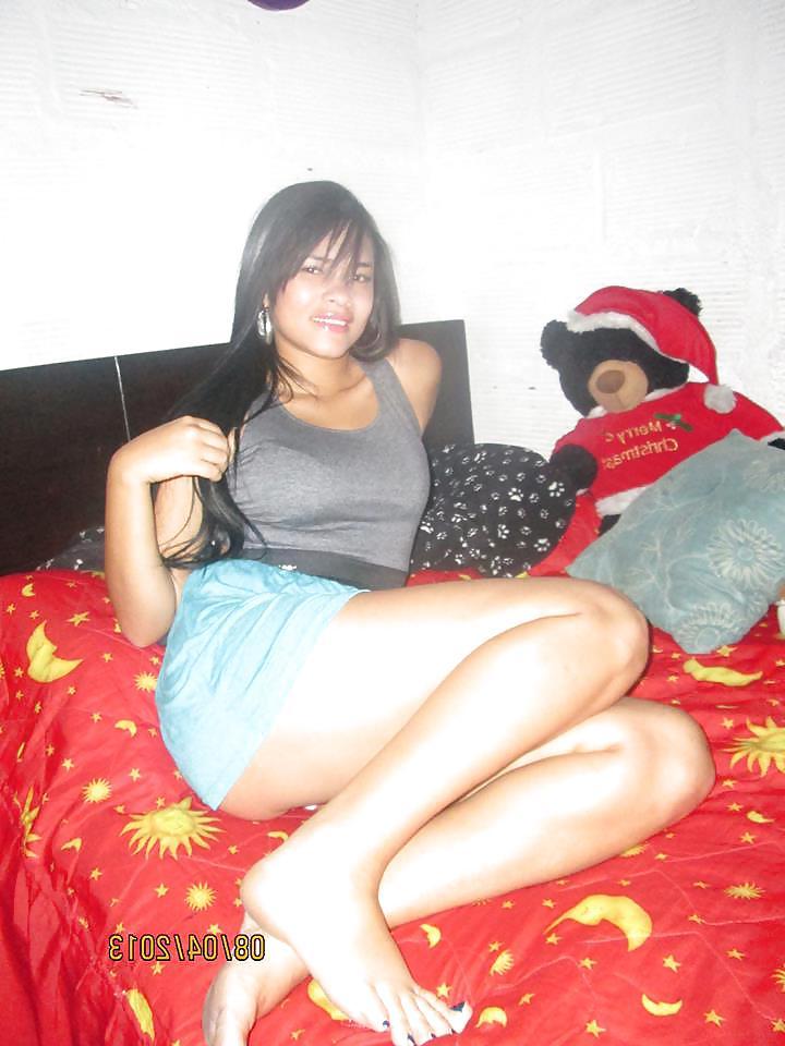 25P Latina Upskirts