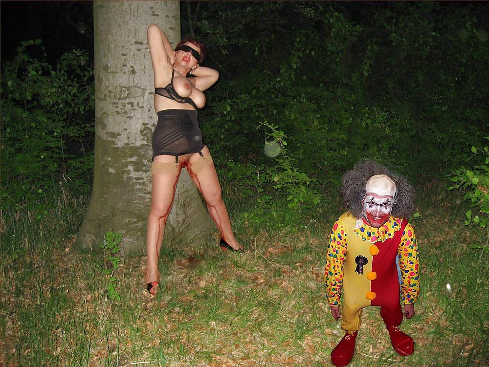 22P Send in the clowns