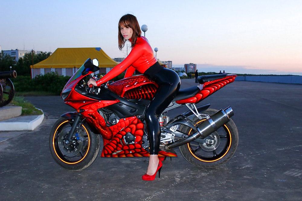 25P Russian Girl in latex