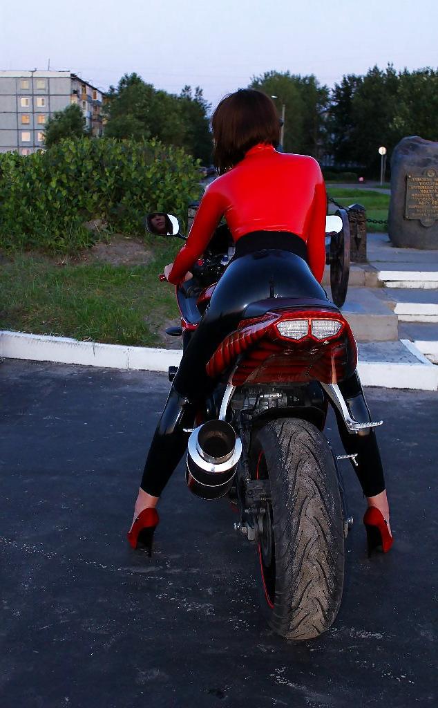 25P Russian Girl in latex