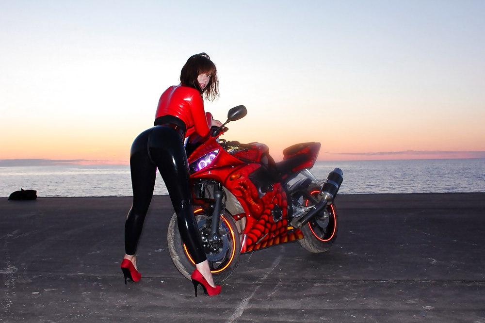 25P Russian Girl in latex