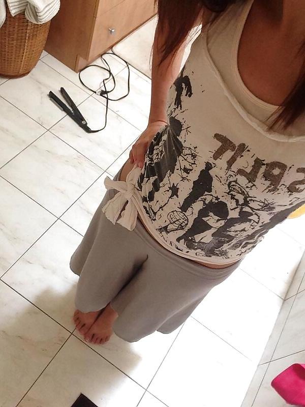 25P Ariel R. Amazing Feet
