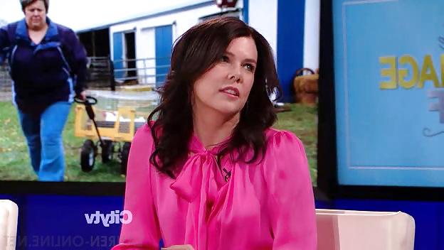 6P Lauren Graham - Pink Satin Blouse