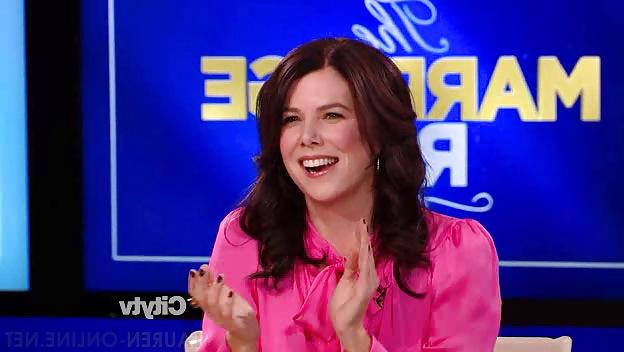 6P Lauren Graham - Pink Satin Blouse