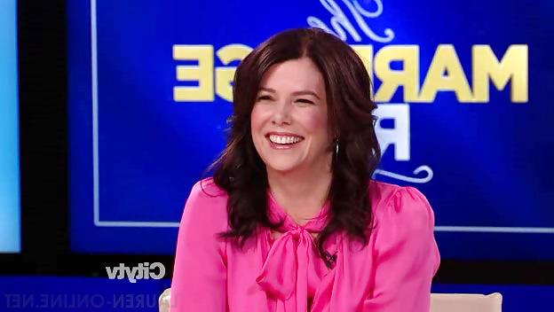 6P Lauren Graham - Pink Satin Blouse