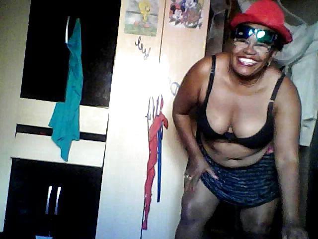 25P My nigga granny on webcam