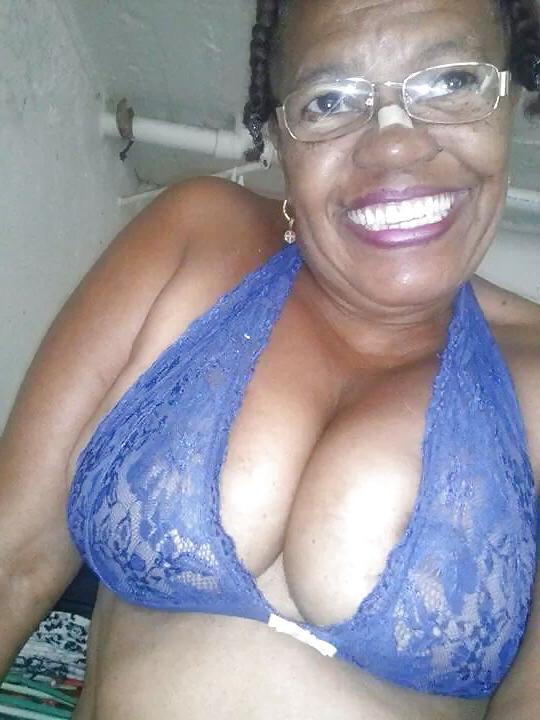 25P My nigga granny on webcam