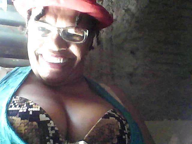 25P My nigga granny on webcam
