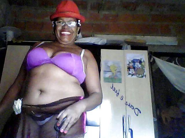 25P My nigga granny on webcam