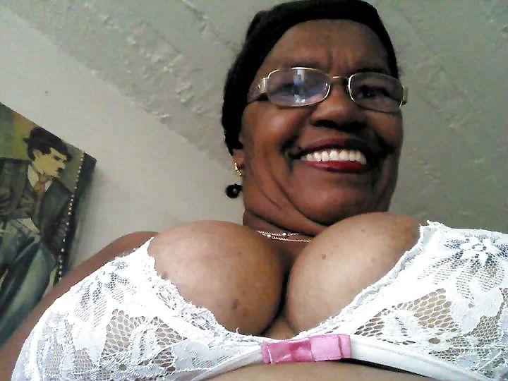 25P My nigga granny on webcam