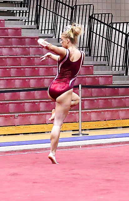 25P Brittany Johnson: Sexy Ass PAWG Whooty Gymnast - Ameman