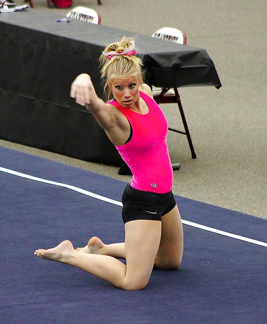 25P Brittany Johnson: Sexy Ass PAWG Whooty Gymnast - Ameman
