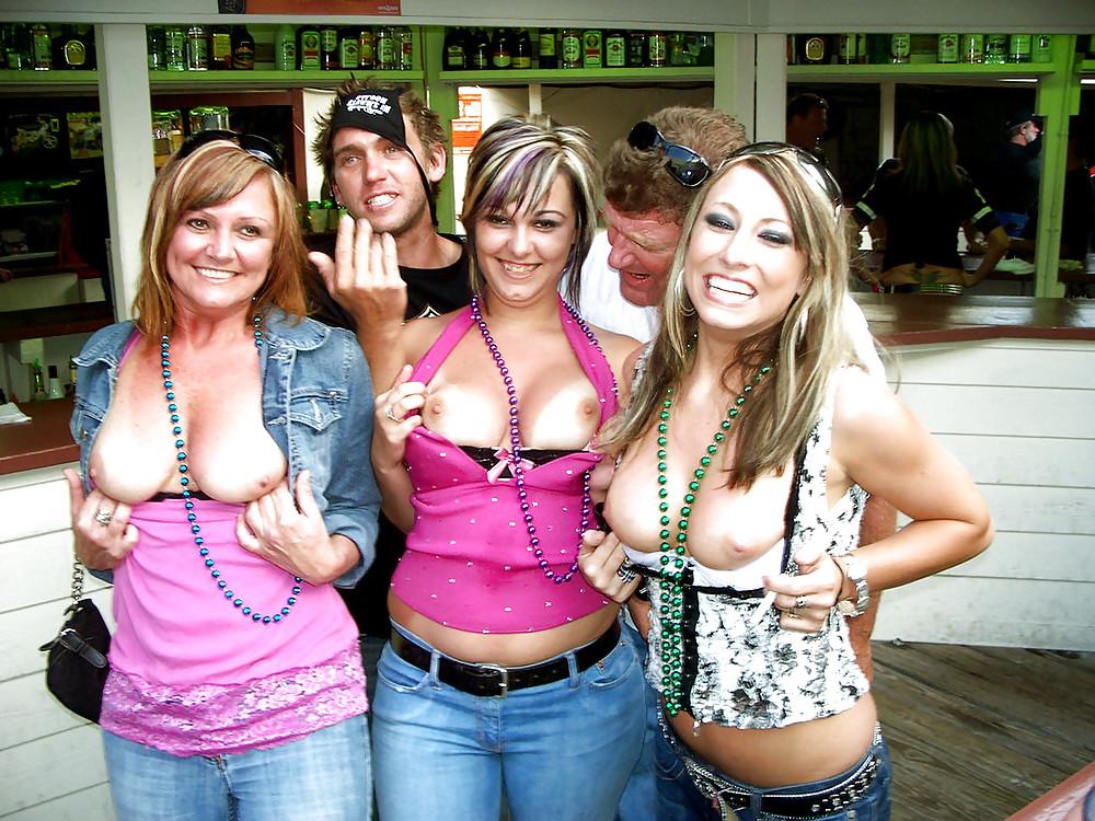 20P Pull down your shirt 33.