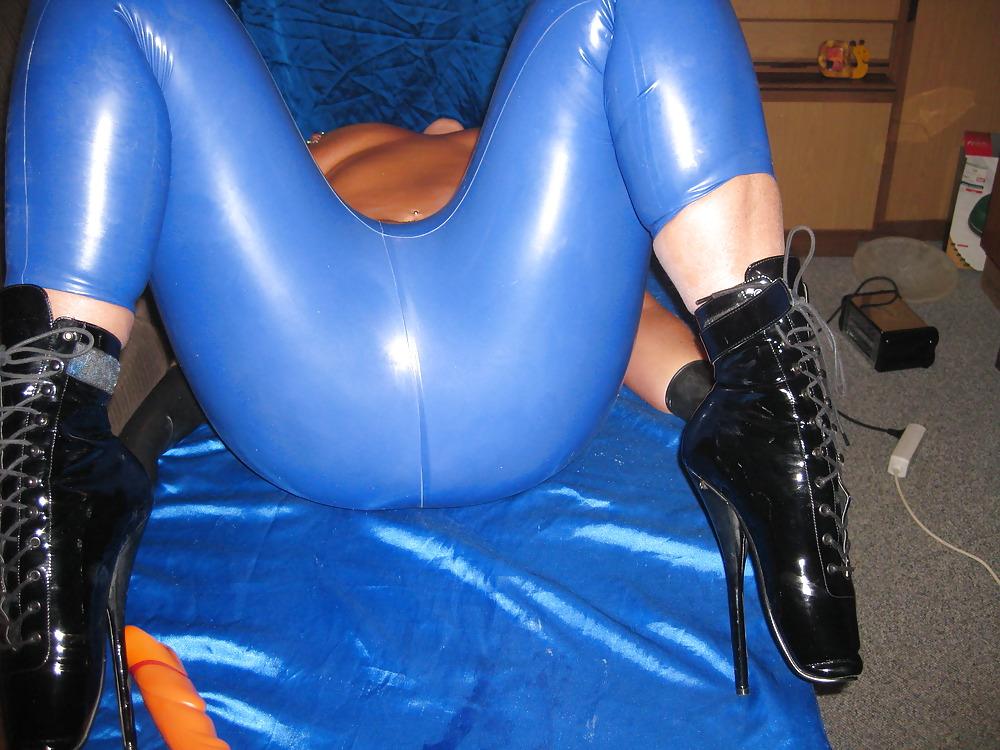 16P Latex Queen