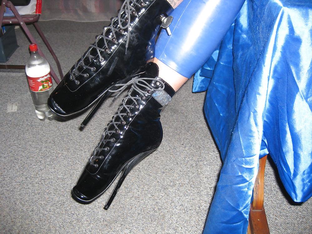 16P Latex Queen