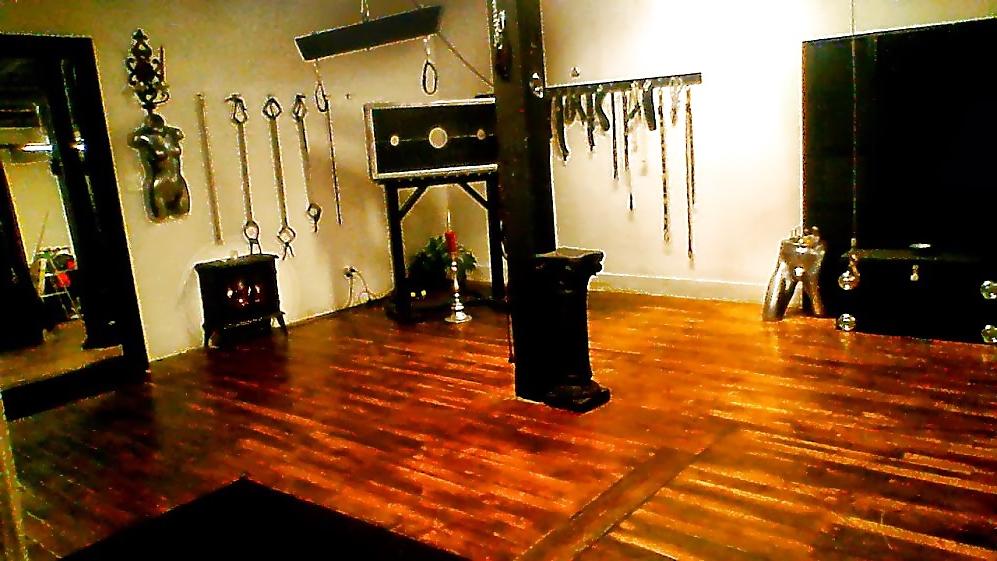 21P BDSM ROOM 1