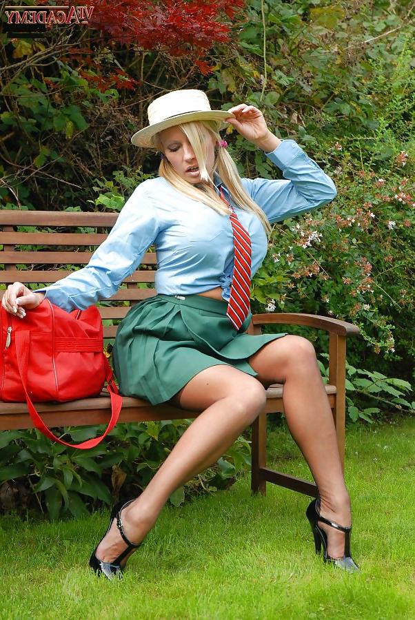 16P School Uniform 002