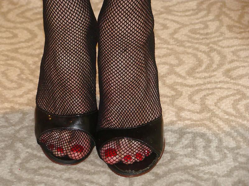 21P Exceptionaly, I wear a Fishnet Pantyhose for you