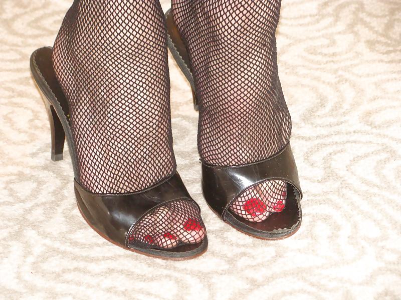 21P Exceptionaly, I wear a Fishnet Pantyhose for you