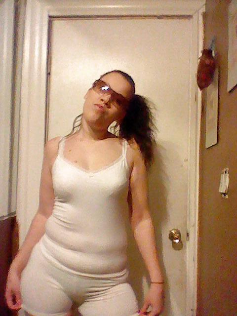 15P Sexy latin milf