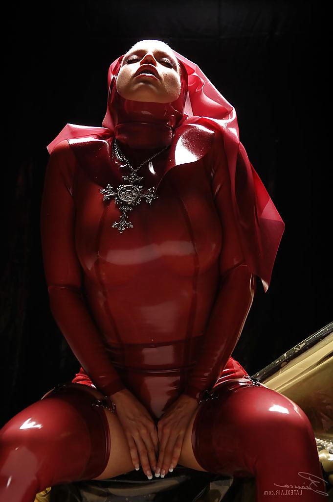 25P Red rubber nun